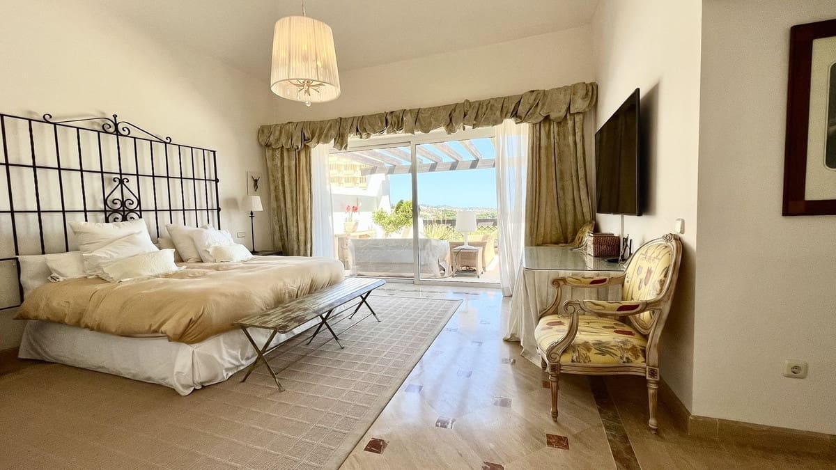 2 bedroom Apartment for sale in Rio Real - € 1,200,000 (Ref: 9080924)