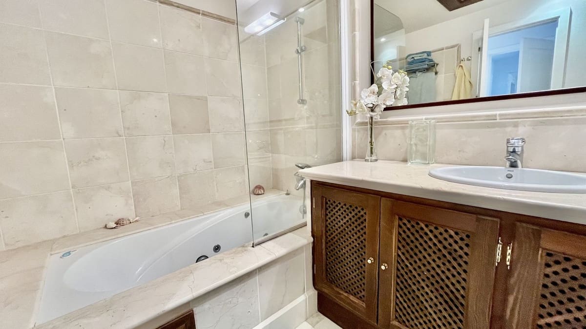 2 bedroom Apartment for sale in Rio Real - € 1,200,000 (Ref: 9080924)