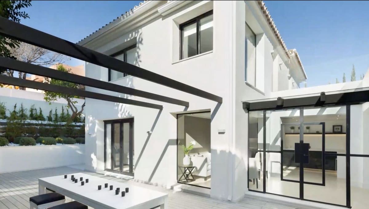 5 bedroom Villa for sale in Aloha Golf with garage - € 4,475,000 (Ref: 9080928)