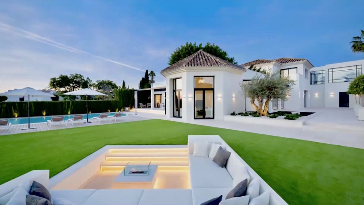 5 bedroom Villa for sale in Aloha Golf with garage - € 4,475,000 (Ref: 9080928)