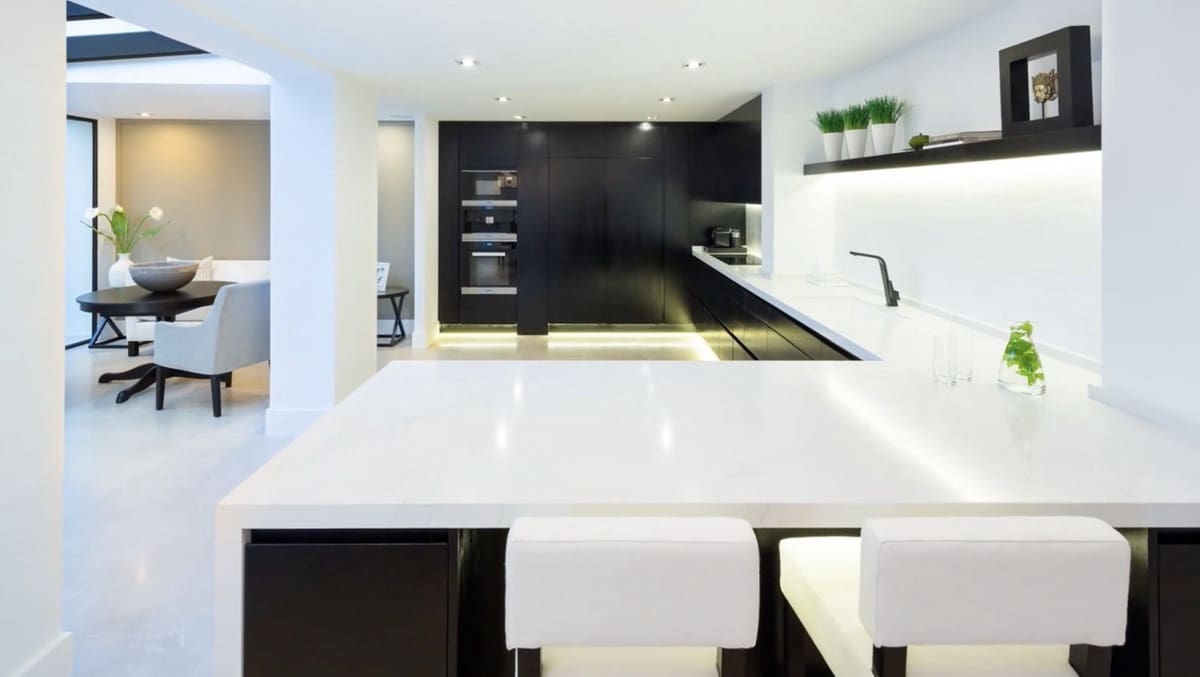 5 bedroom Villa for sale in Aloha Golf with garage - € 4,475,000 (Ref: 9080928)
