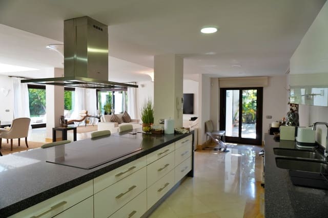 5 soverom Villa til salgs i Aloha Golf, Marbella med garasje - € 3 500 000 (Ref: 9080929)