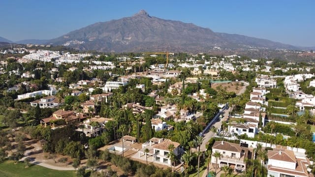 5 soveværelse Villa til salg i Aloha Golf, Marbella med garage - € 3.500.000 (Ref: 9080929)