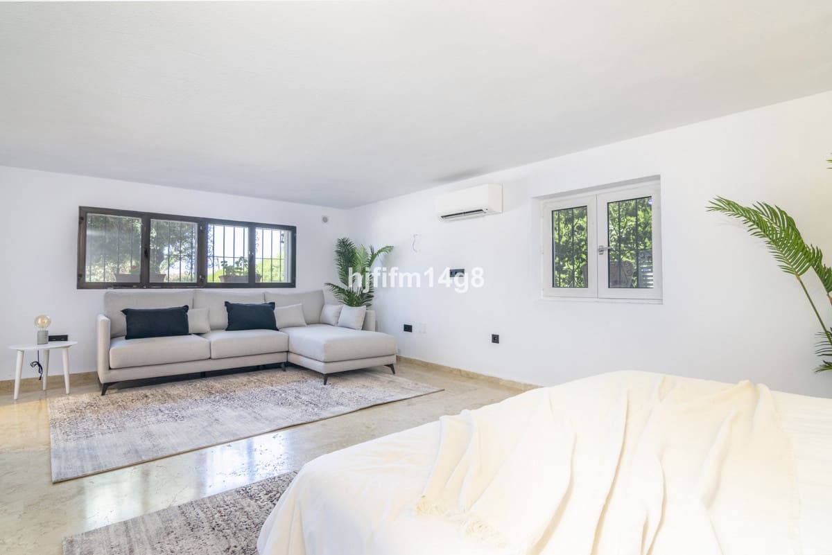 7 bedroom Villa for sale in San Pedro de Alcantara - € 2,425,000 (Ref: 9080936)