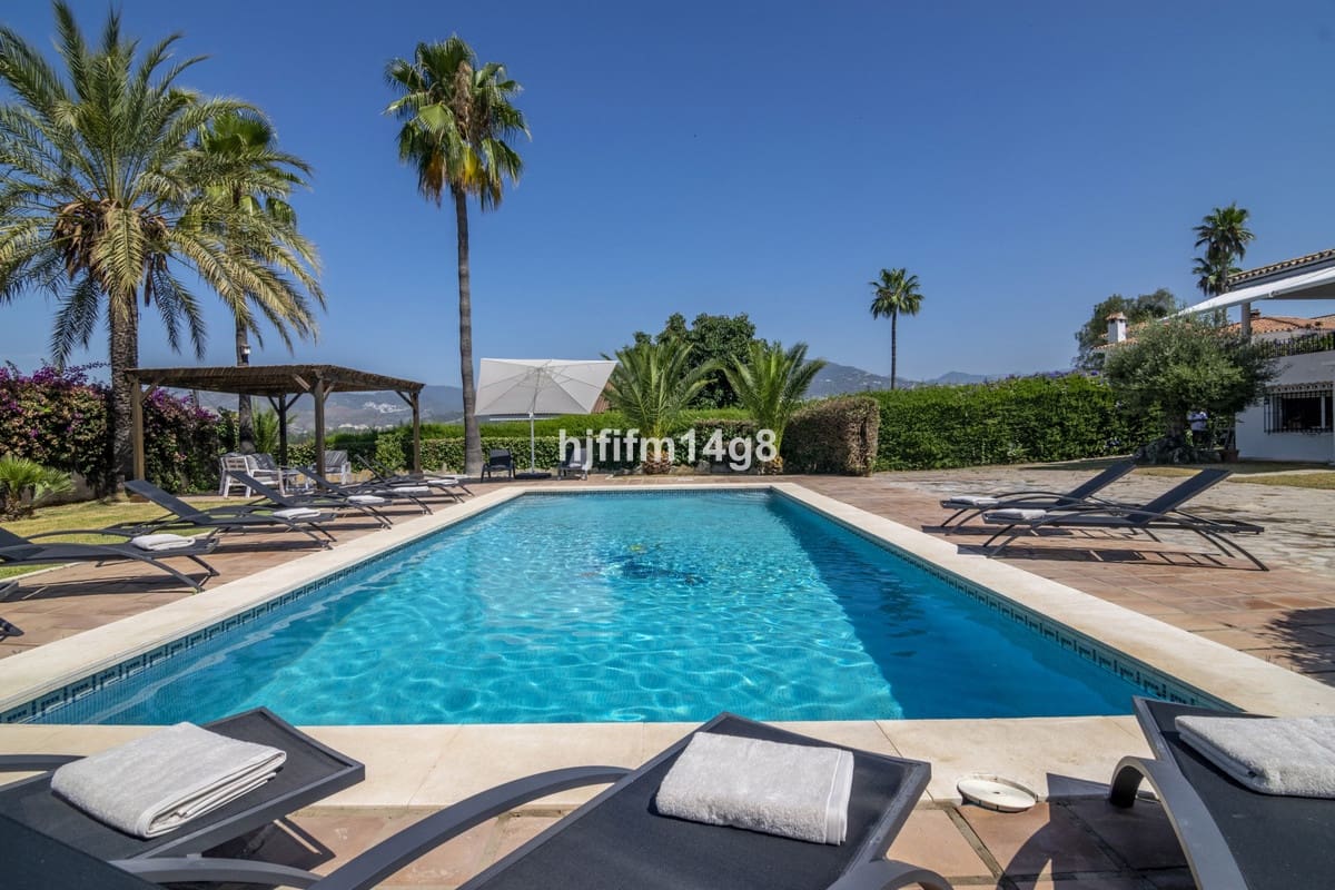 7 bedroom Villa for sale in San Pedro de Alcantara - € 2,425,000 (Ref: 9080936)