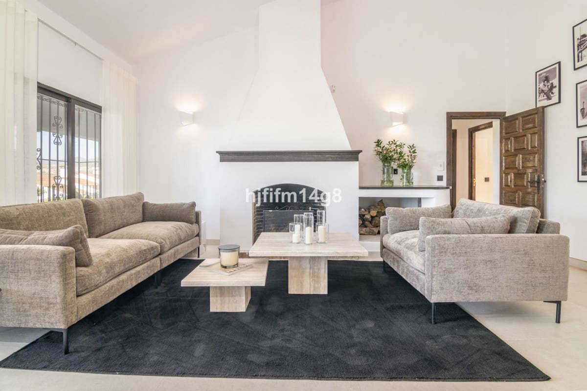 7 bedroom Villa for sale in San Pedro de Alcantara - € 2,425,000 (Ref: 9080936)