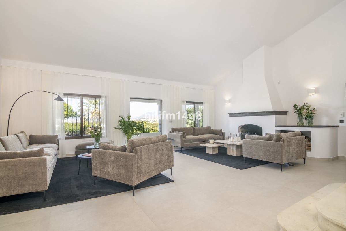 7 bedroom Villa for sale in San Pedro de Alcantara - € 2,425,000 (Ref: 9080936)