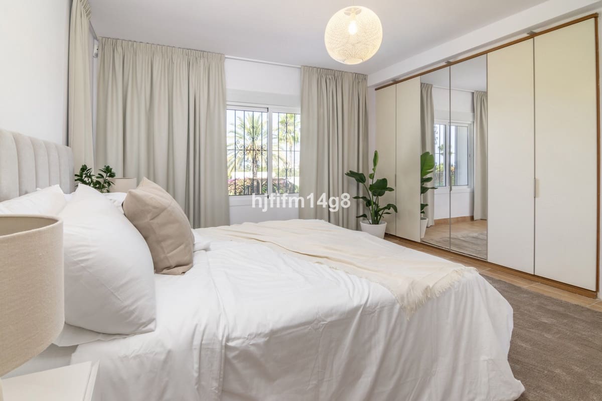 7 bedroom Villa for sale in San Pedro de Alcantara - € 2,425,000 (Ref: 9080936)