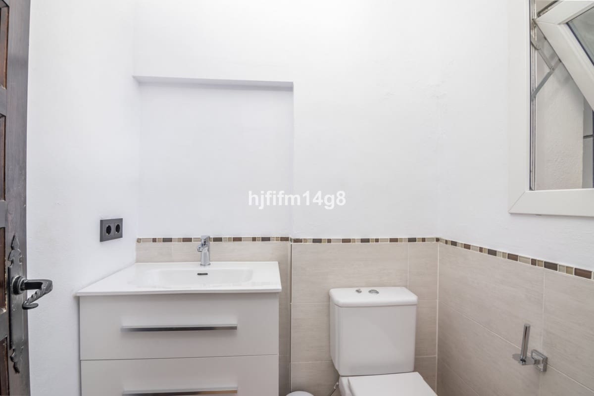 7 bedroom Villa for sale in San Pedro de Alcantara - € 2,425,000 (Ref: 9080936)