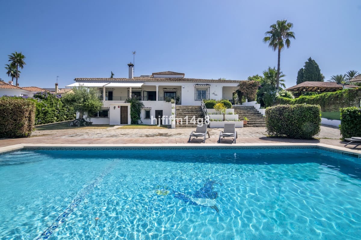 7 bedroom Villa for sale in San Pedro de Alcantara - € 2,425,000 (Ref: 9080936)