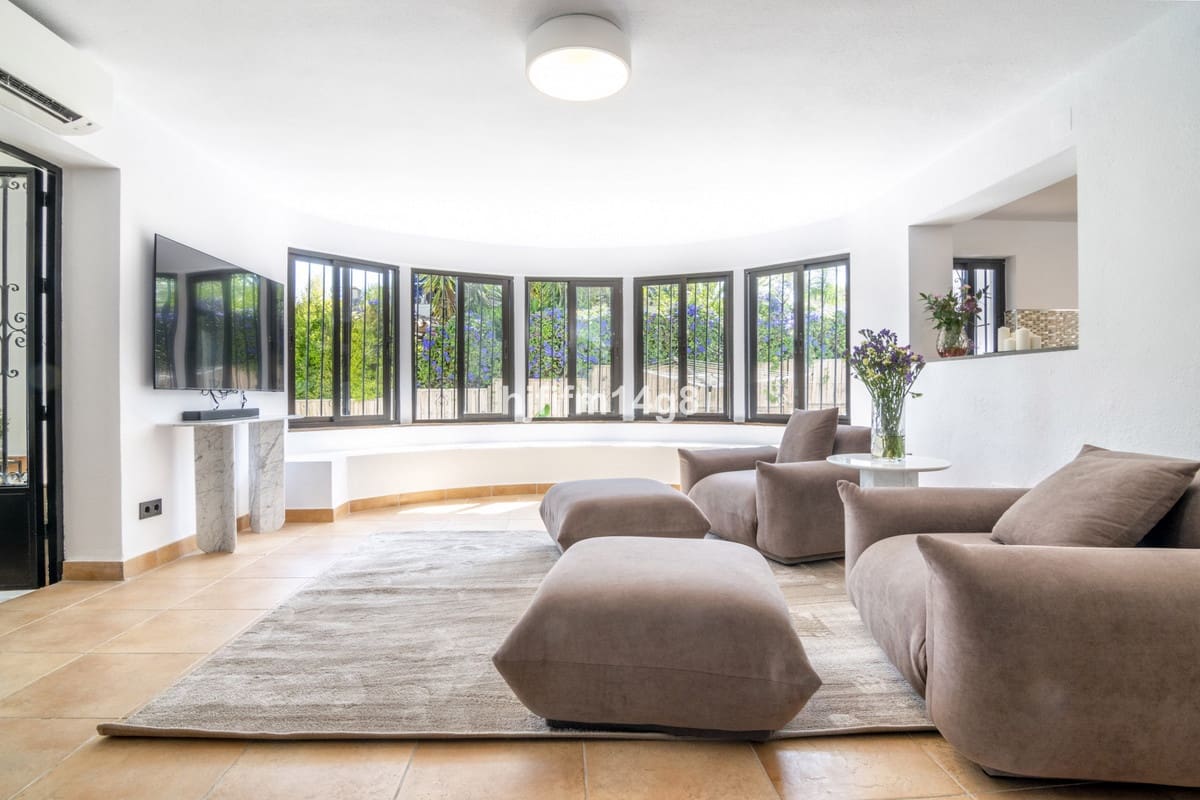 7 bedroom Villa for sale in San Pedro de Alcantara - € 2,425,000 (Ref: 9080936)