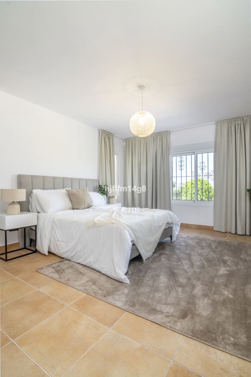 7 bedroom Villa for sale in San Pedro de Alcantara - € 2,425,000 (Ref: 9080936)