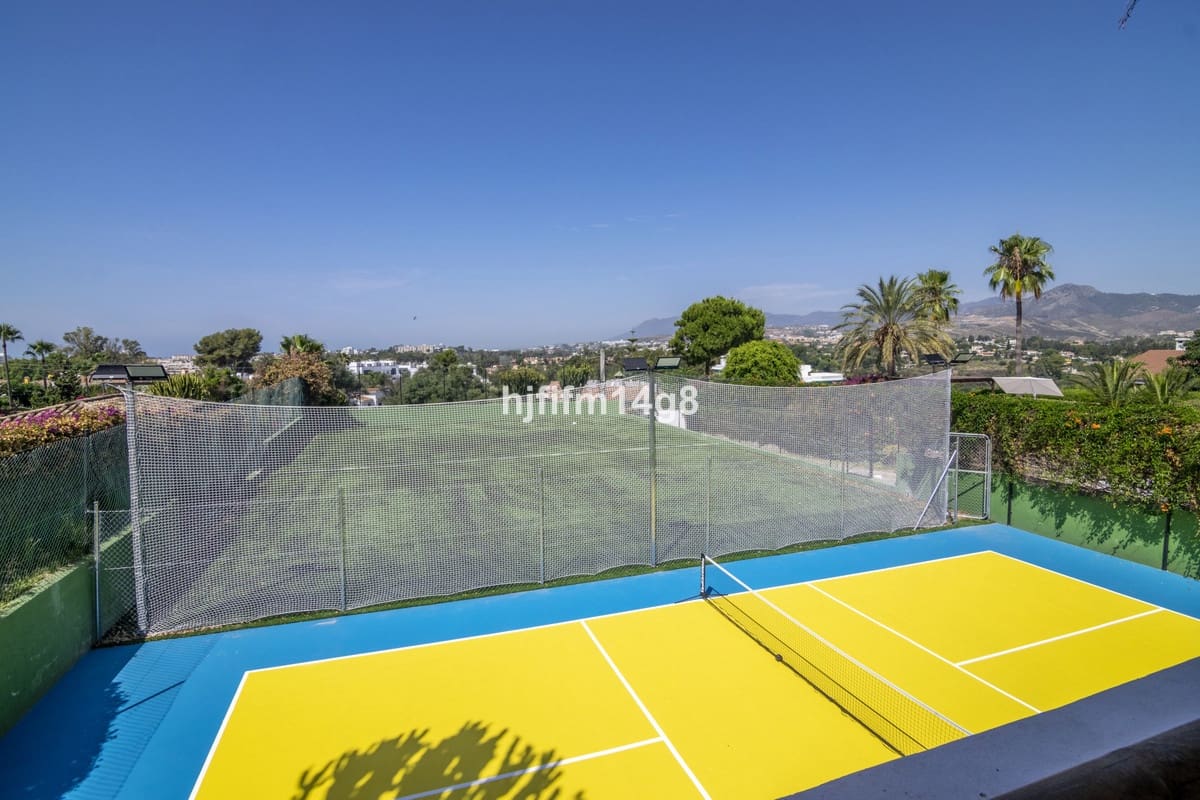 7 bedroom Villa for sale in San Pedro de Alcantara - € 2,425,000 (Ref: 9080936)