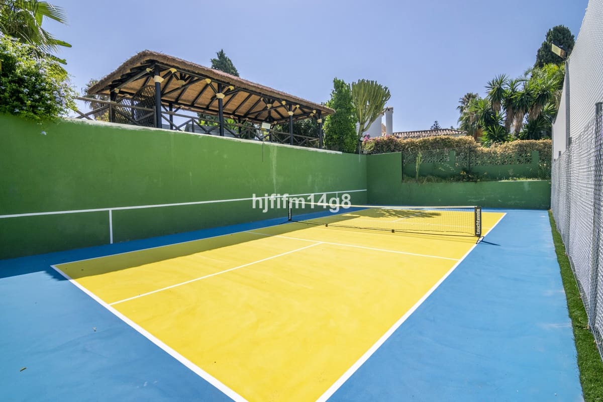 7 bedroom Villa for sale in San Pedro de Alcantara - € 2,425,000 (Ref: 9080936)