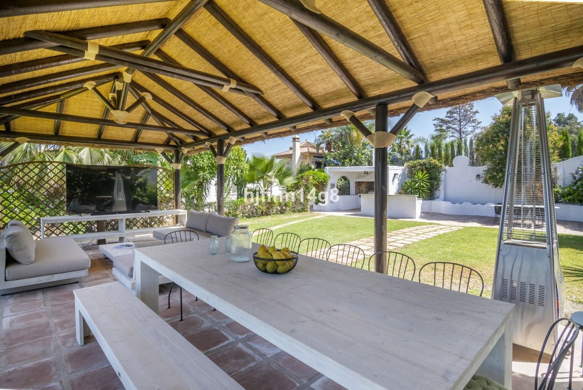 7 bedroom Villa for sale in San Pedro de Alcantara - € 2,425,000 (Ref: 9080936)