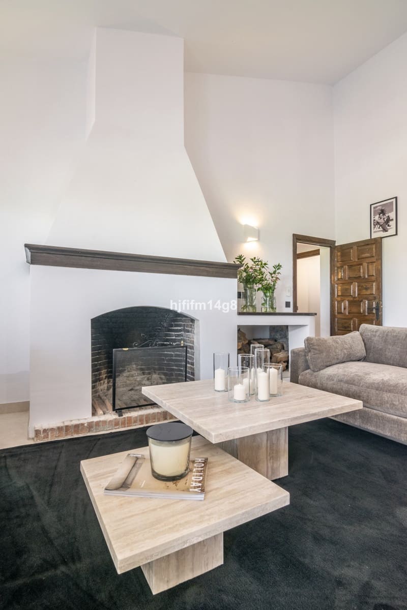 7 bedroom Villa for sale in San Pedro de Alcantara - € 2,425,000 (Ref: 9080936)