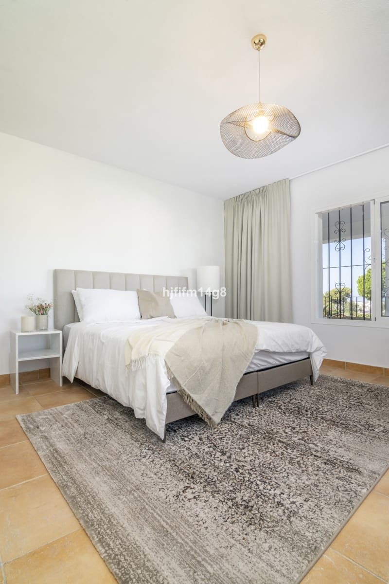 7 bedroom Villa for sale in San Pedro de Alcantara - € 2,425,000 (Ref: 9080936)