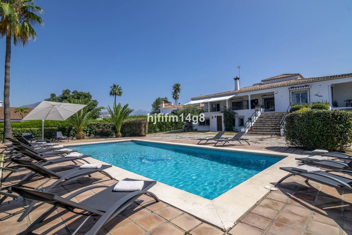7 bedroom Villa for sale in San Pedro de Alcantara - € 2,425,000 (Ref: 9080936)