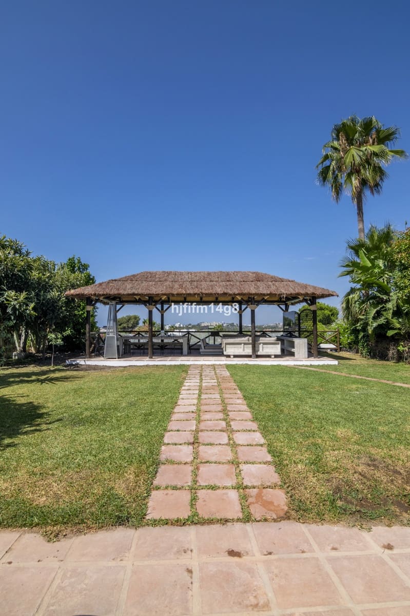 7 bedroom Villa for sale in San Pedro de Alcantara - € 2,425,000 (Ref: 9080936)