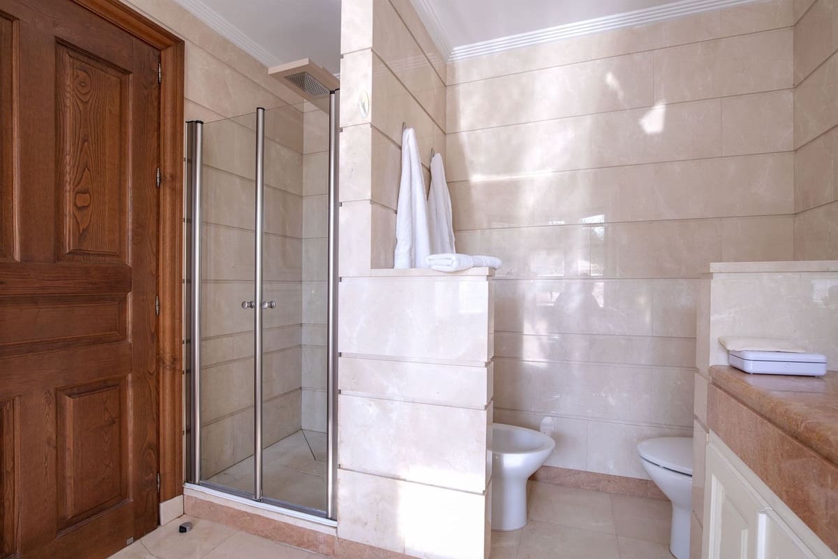 6 soveværelse Villa til salg i Los Arqueros med garage - € 2.375.000 (Ref: 9080937)