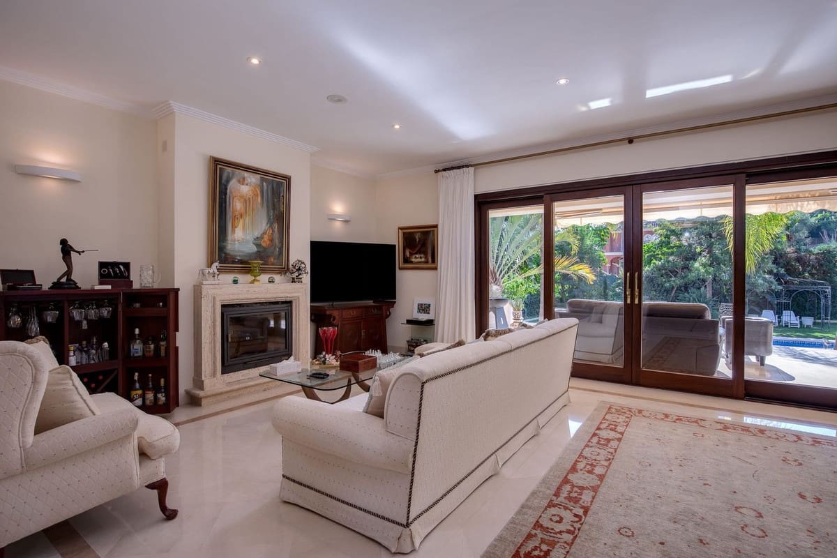 6 soveværelse Villa til salg i Los Arqueros med garage - € 2.375.000 (Ref: 9080937)