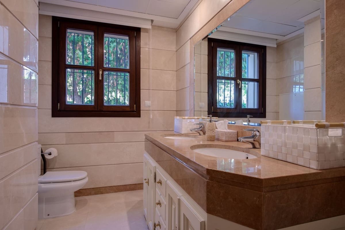 6 soveværelse Villa til salg i Los Arqueros med garage - € 2.375.000 (Ref: 9080937)