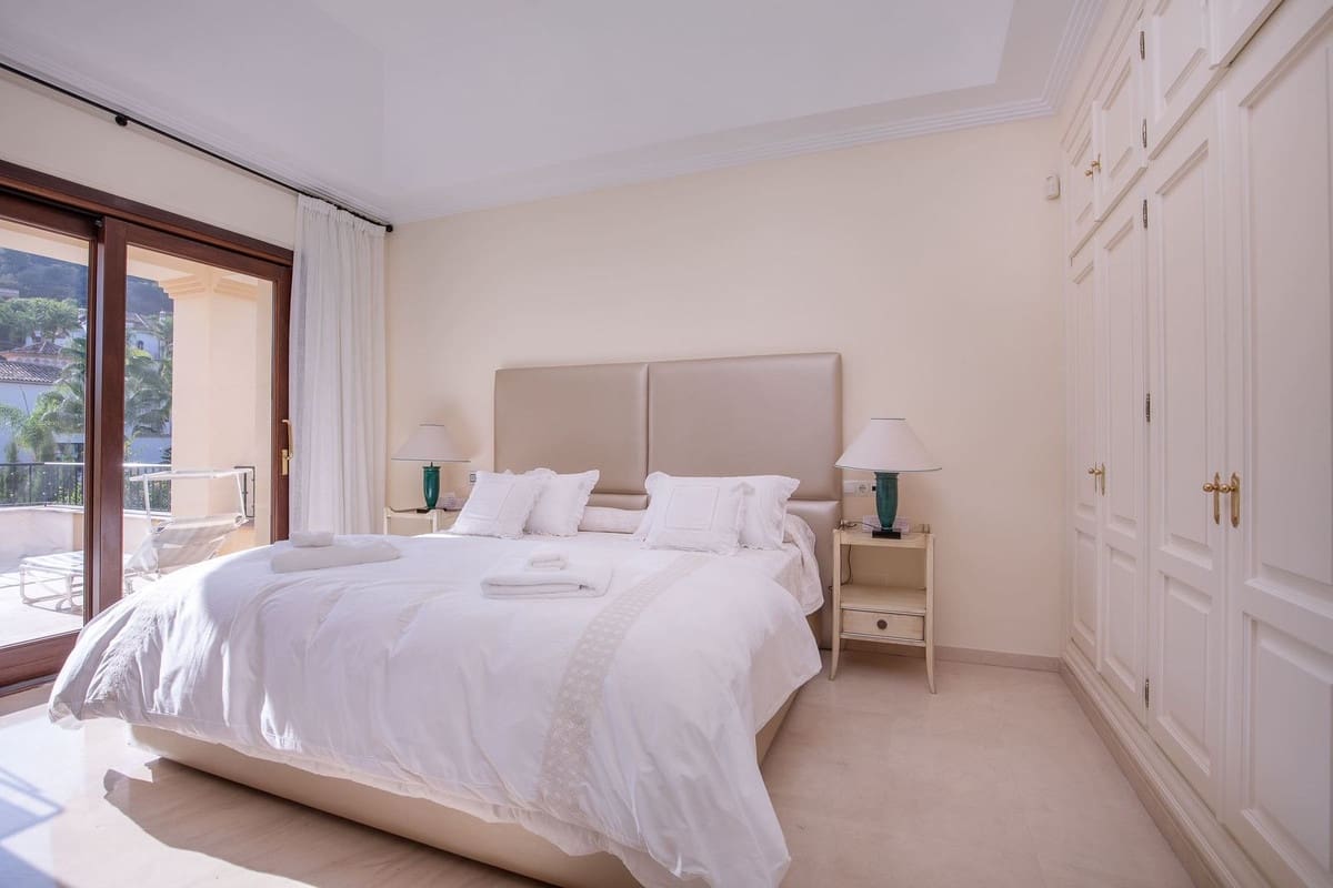 6 soveværelse Villa til salg i Los Arqueros med garage - € 2.375.000 (Ref: 9080937)