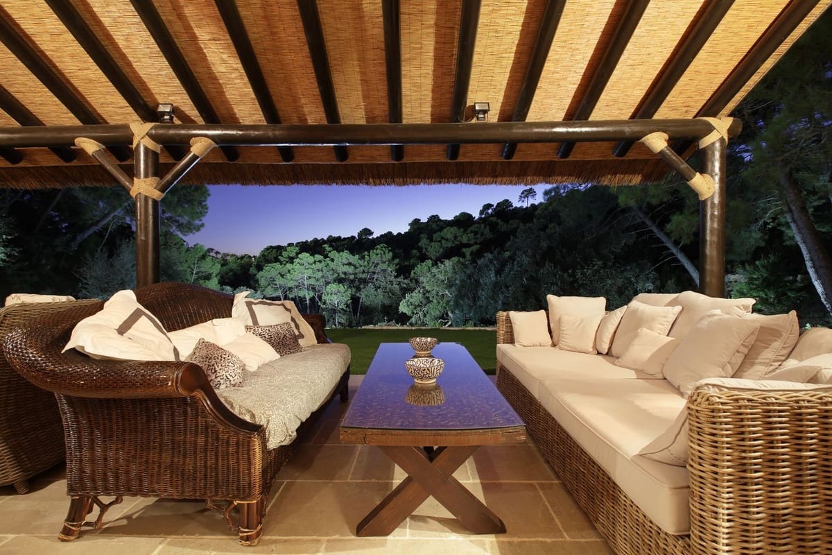 3 bedroom Villa for sale in Benahavis - € 2,150,000 (Ref: 9080939)