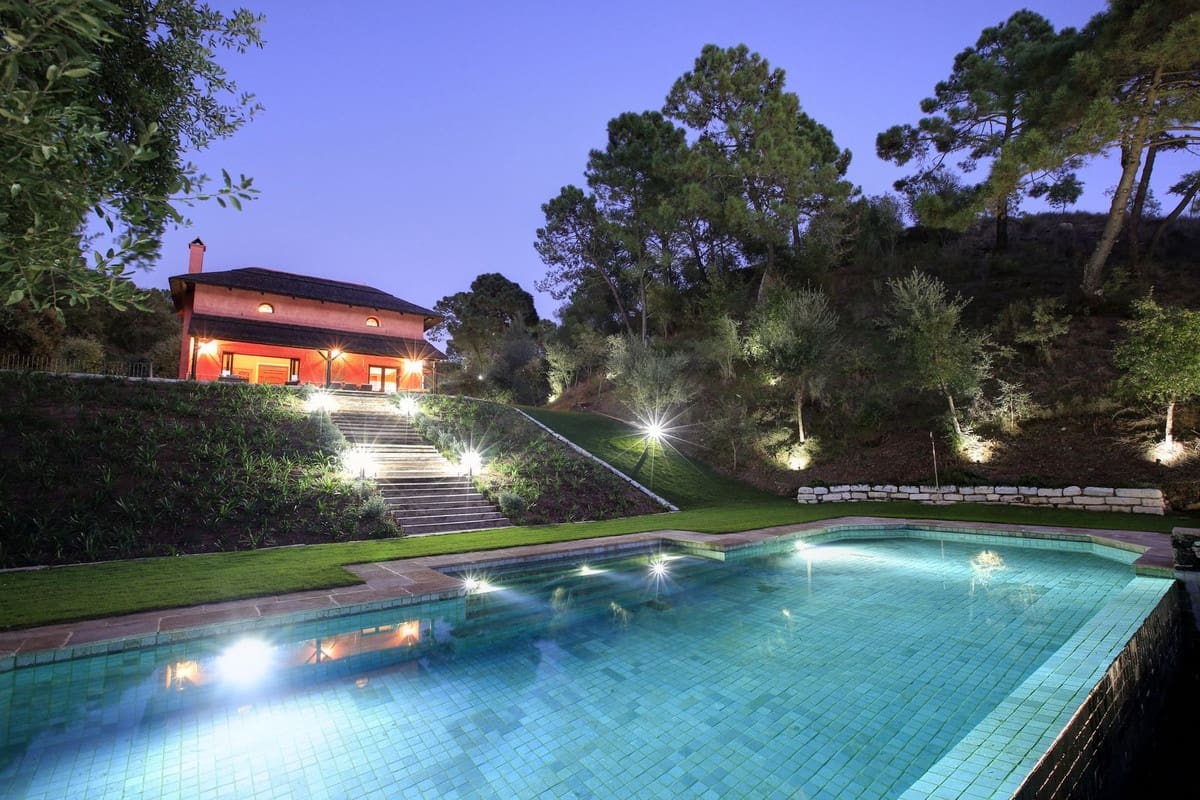 3 bedroom Villa for sale in Benahavis - € 2,150,000 (Ref: 9080939)