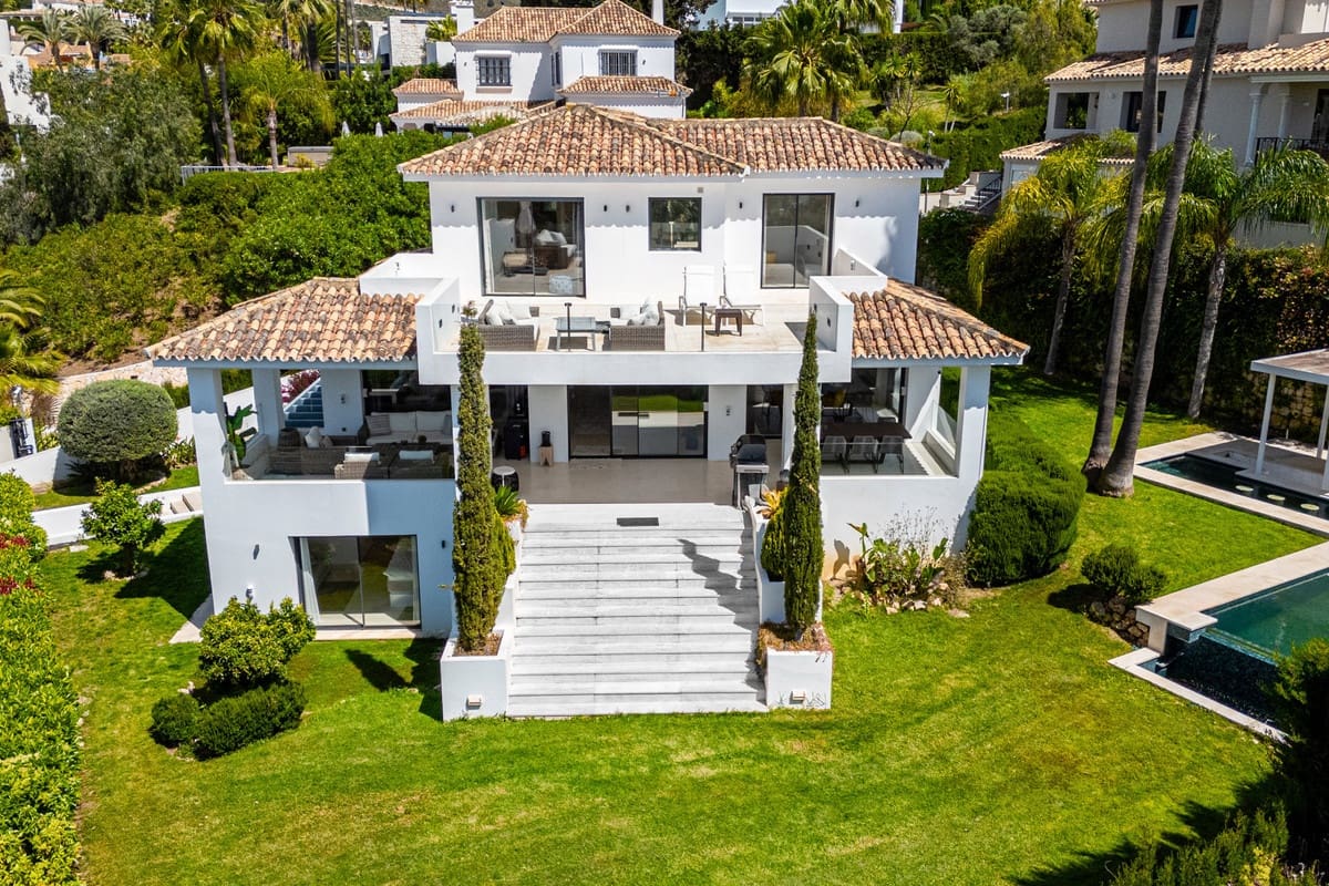 Chalet de 5 habitaciones en Nueva Andalucia en venta - 2.195.000 € (Ref: 9080941)