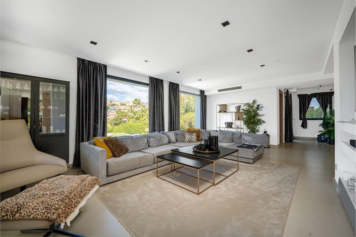 Chalet de 5 habitaciones en Nueva Andalucia en venta - 2.195.000 € (Ref: 9080941)