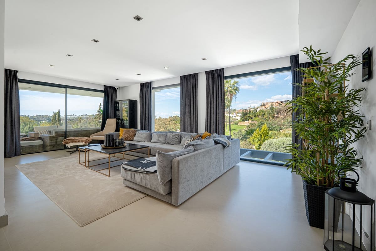 Chalet de 5 habitaciones en Nueva Andalucia en venta - 2.195.000 € (Ref: 9080941)