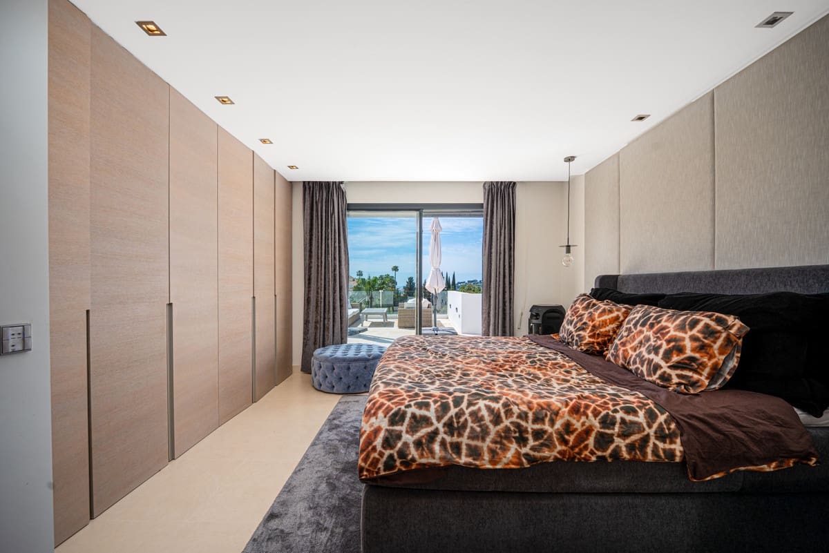 Chalet de 5 habitaciones en Nueva Andalucia en venta - 2.195.000 € (Ref: 9080941)