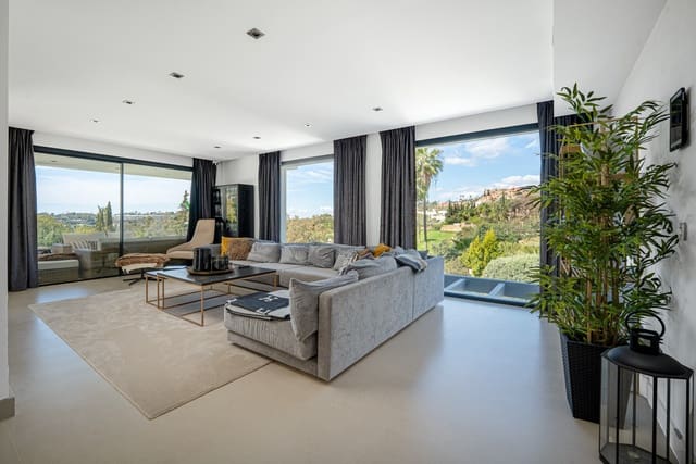 Chalet de 5 habitaciones en Nueva Andalucia, Marbella en venta - 2.195.000 € (Ref: 9080941)
