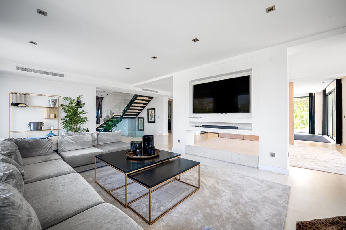 Chalet de 5 habitaciones en Nueva Andalucia en venta - 2.195.000 € (Ref: 9080941)