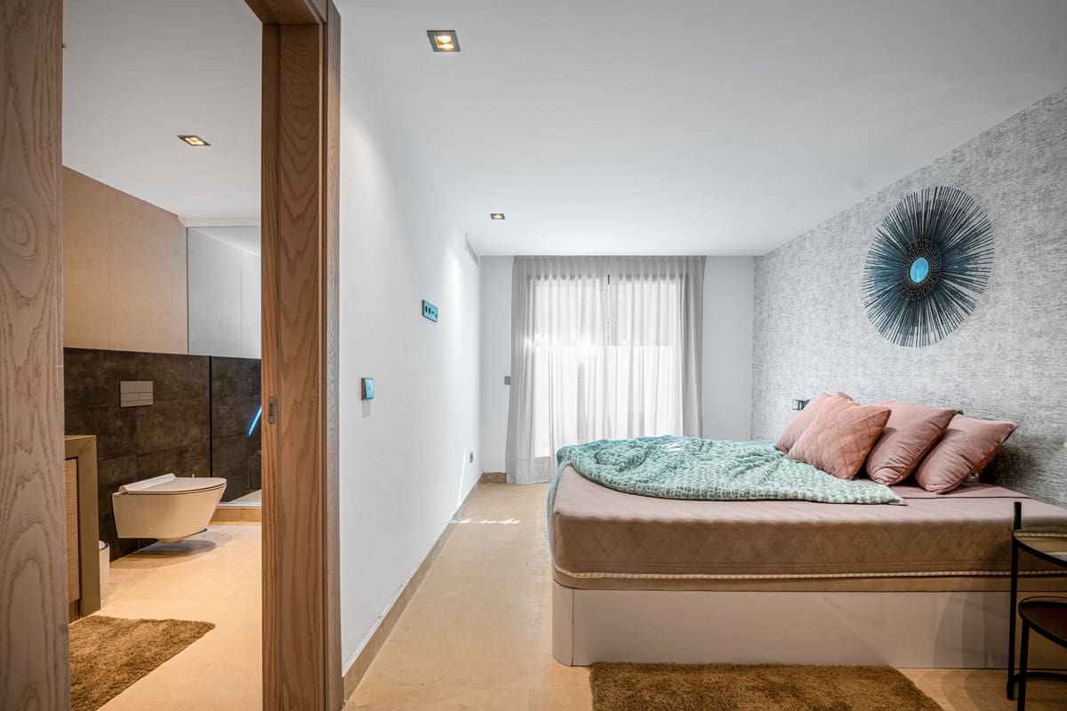 Chalet de 5 habitaciones en Nueva Andalucia en venta - 2.195.000 € (Ref: 9080941)