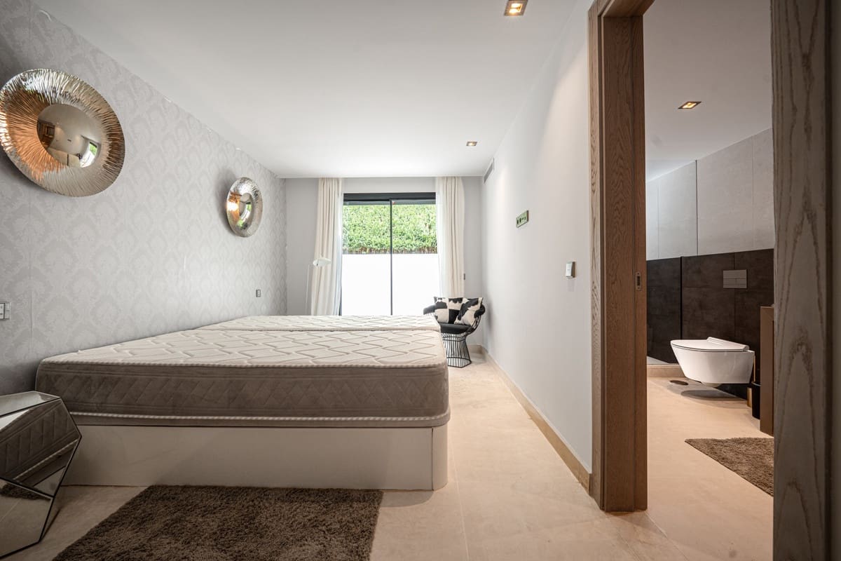 Chalet de 5 habitaciones en Nueva Andalucia en venta - 2.195.000 € (Ref: 9080941)