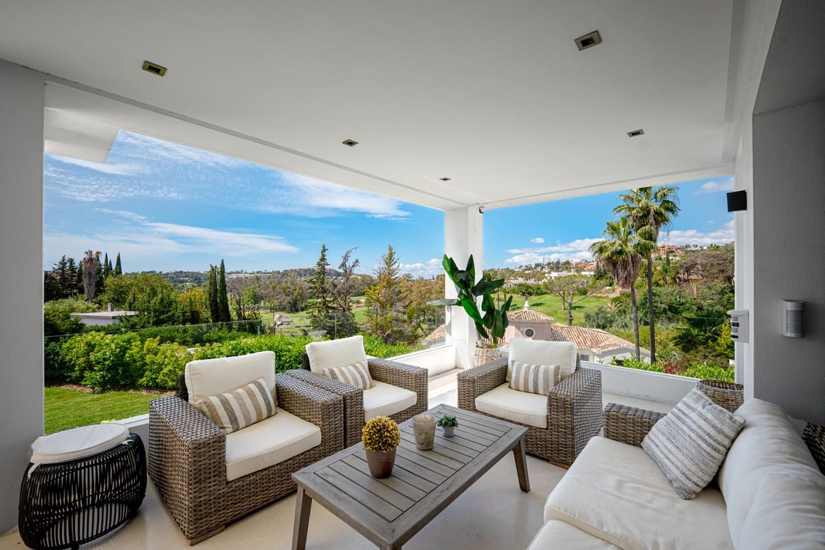 Chalet de 5 habitaciones en Nueva Andalucia en venta - 2.195.000 € (Ref: 9080941)
