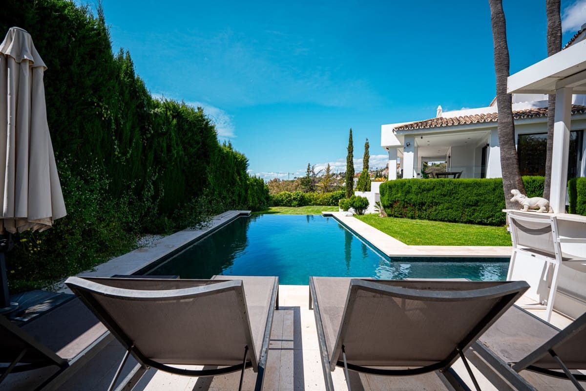 Chalet de 5 habitaciones en Nueva Andalucia en venta - 2.195.000 € (Ref: 9080941)