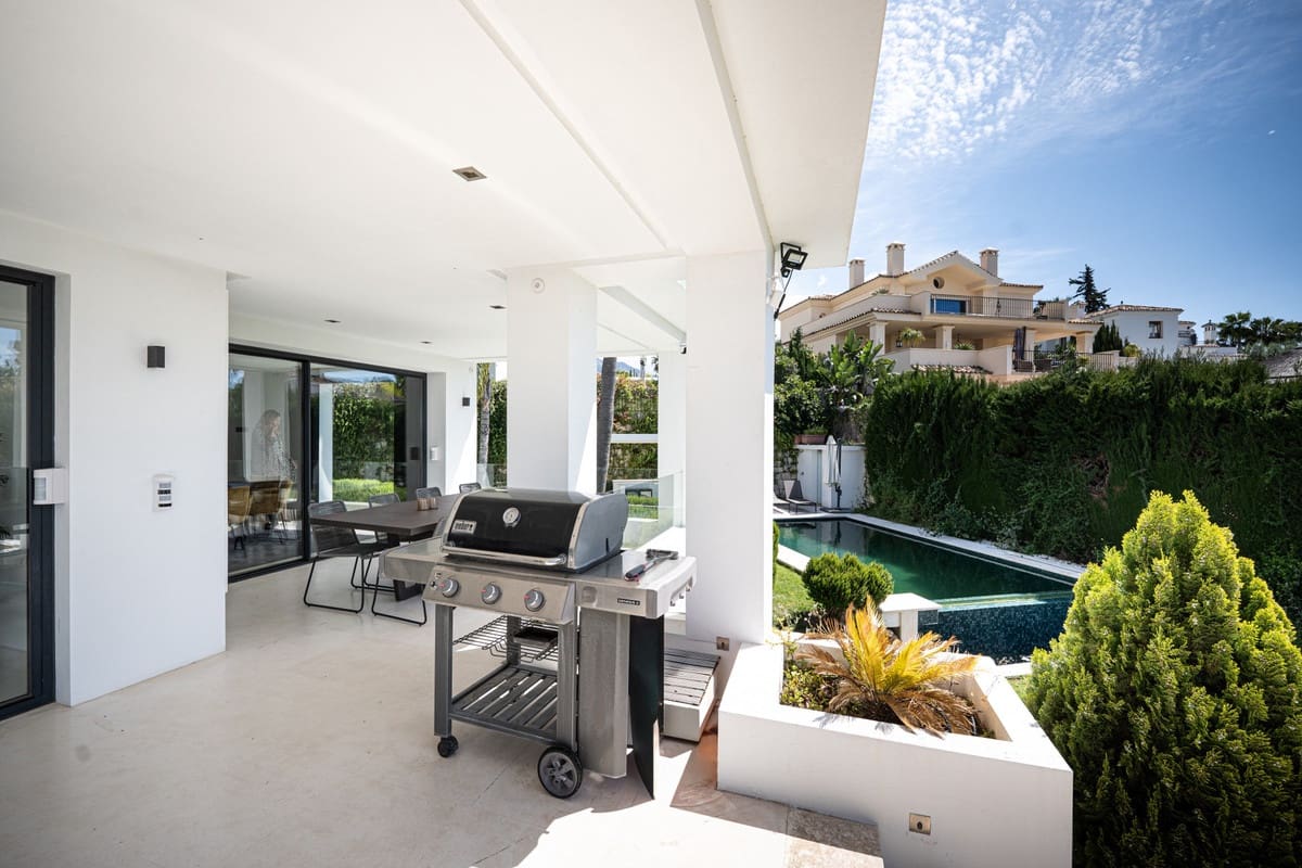 Chalet de 5 habitaciones en Nueva Andalucia en venta - 2.195.000 € (Ref: 9080941)
