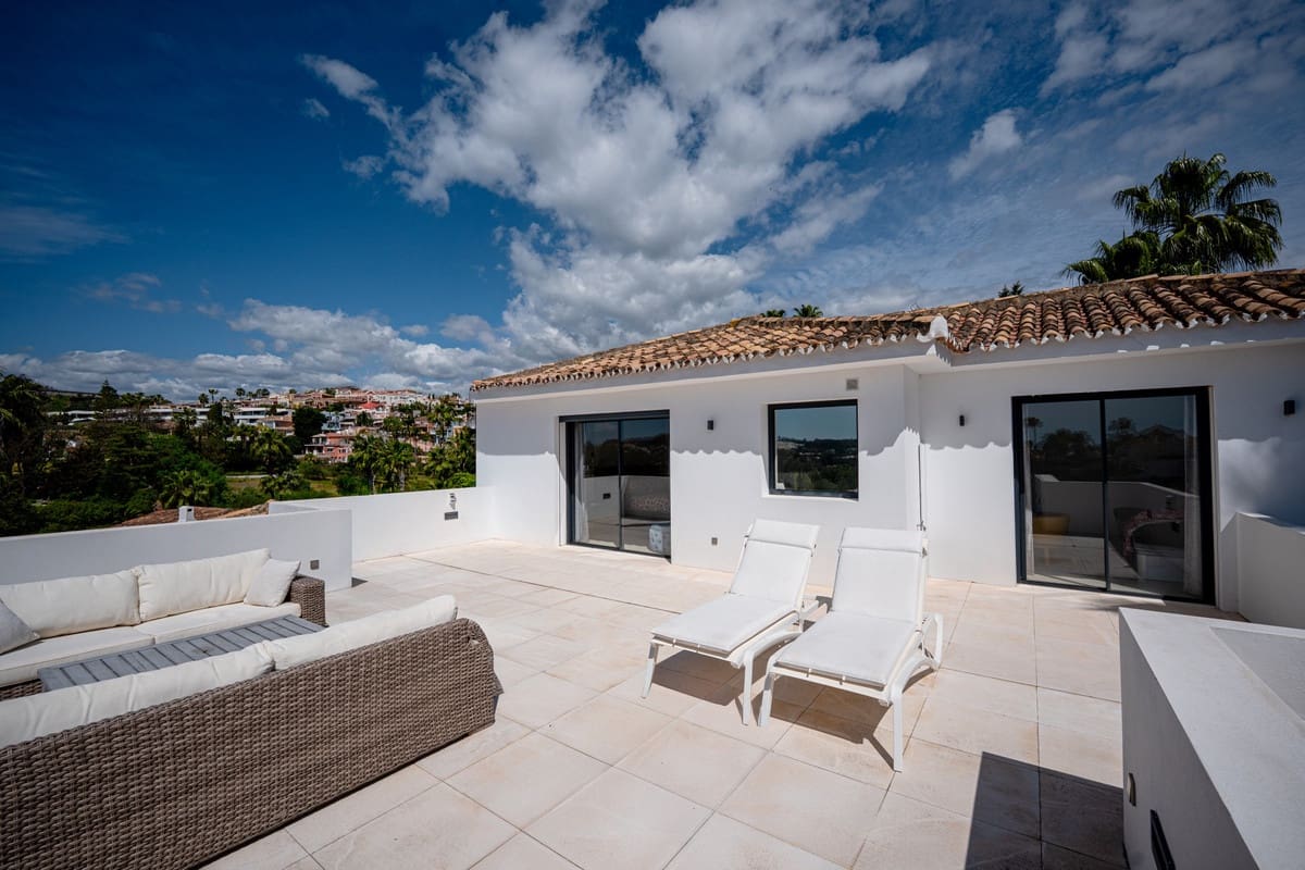 Chalet de 5 habitaciones en Nueva Andalucia en venta - 2.195.000 € (Ref: 9080941)