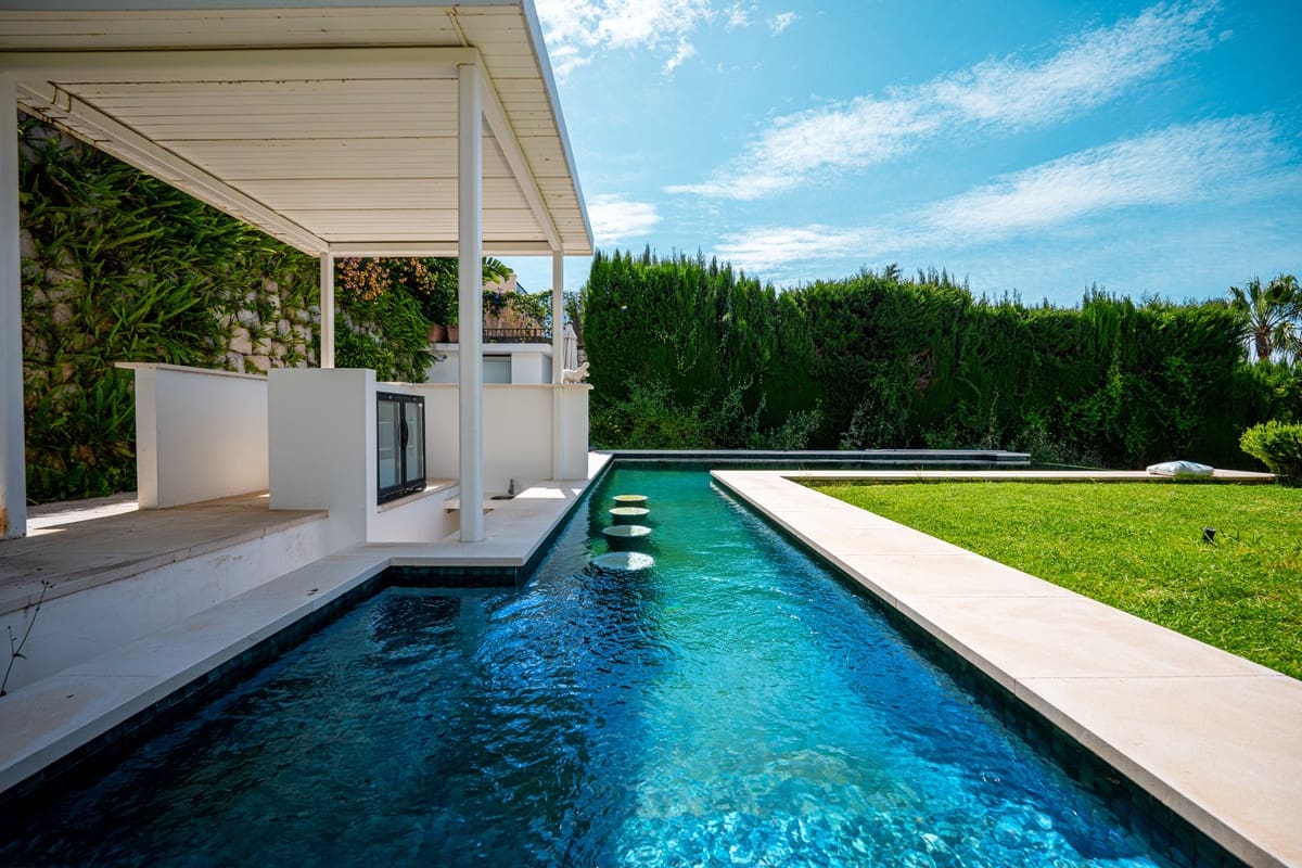 Chalet de 5 habitaciones en Nueva Andalucia en venta - 2.195.000 € (Ref: 9080941)