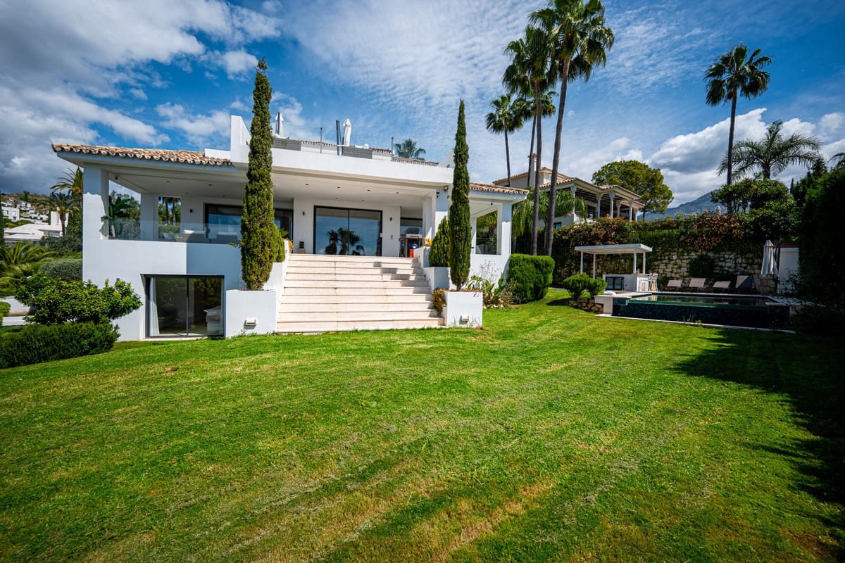 Chalet de 5 habitaciones en Nueva Andalucia en venta - 2.195.000 € (Ref: 9080941)