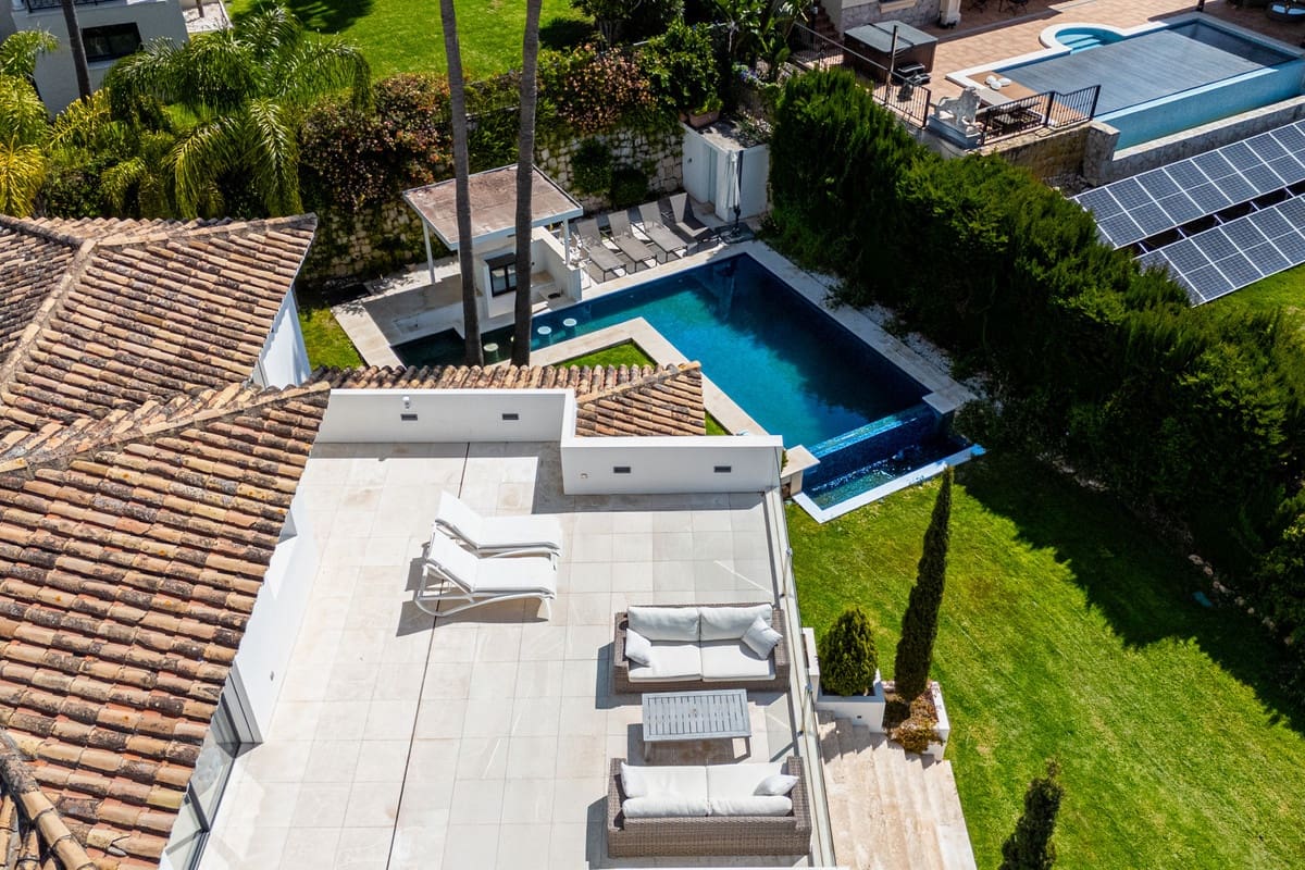 Chalet de 5 habitaciones en Nueva Andalucia en venta - 2.195.000 € (Ref: 9080941)