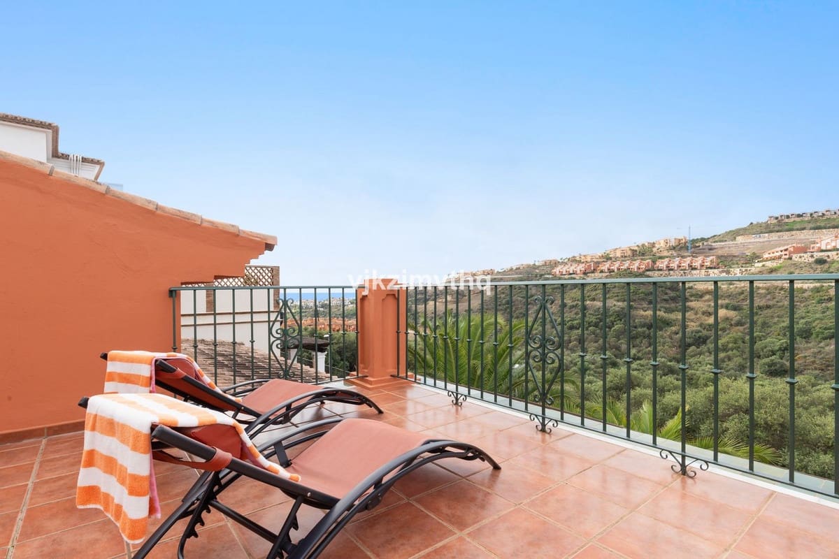 5 bedroom Villa for sale in Benahavis with garage - € 2,150,000 (Ref: 9080942)