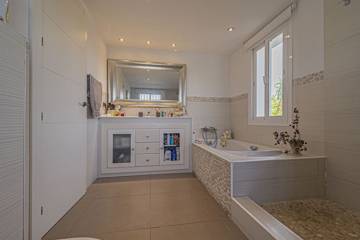 5 soveværelse Villa til salg i San Pedro de Alcantara - € 2.050.000 (Ref: 9080943)