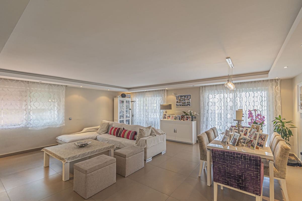 5 bedroom Villa for sale in San Pedro de Alcantara - € 1,950,000 (Ref: 9080943)