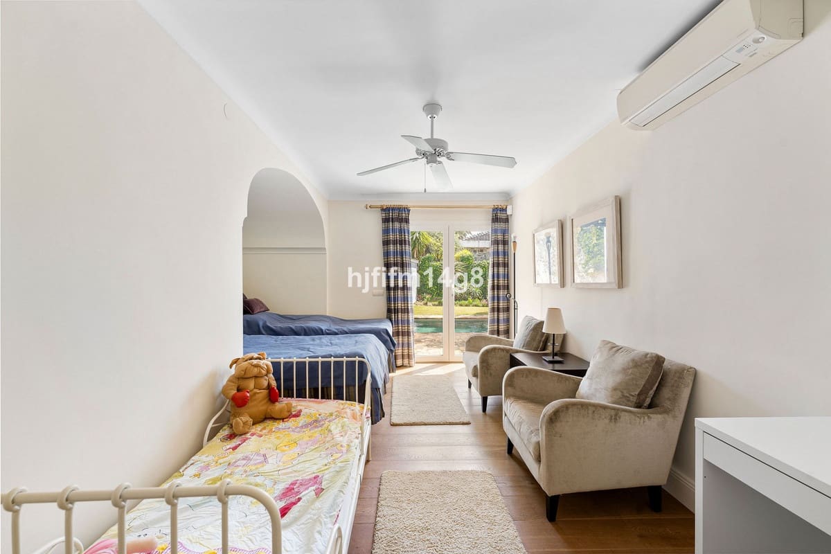 4 bedroom Villa for sale in Nueva Andalucia - € 1,995,000 (Ref: 9080945)