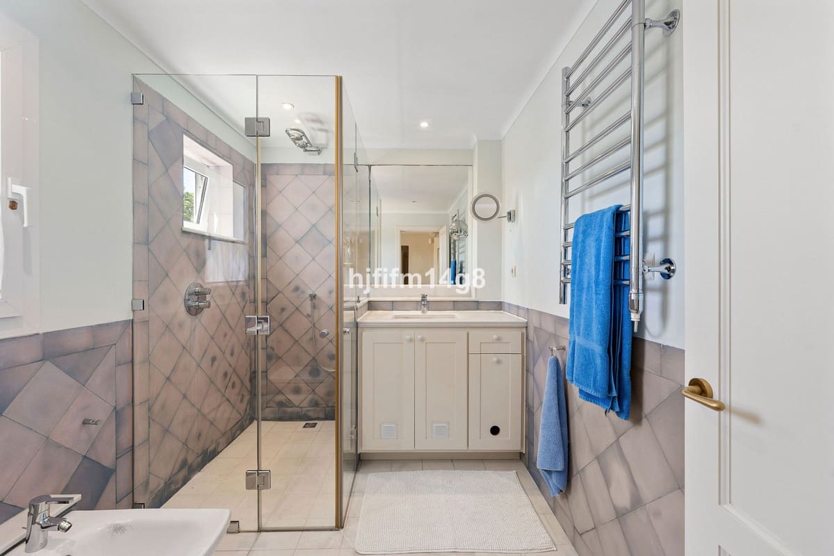 4 bedroom Villa for sale in Nueva Andalucia - € 1,995,000 (Ref: 9080945)