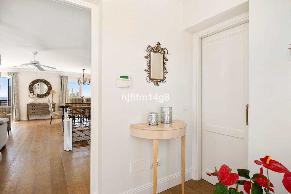 4 bedroom Villa for sale in Nueva Andalucia - € 1,995,000 (Ref: 9080945)